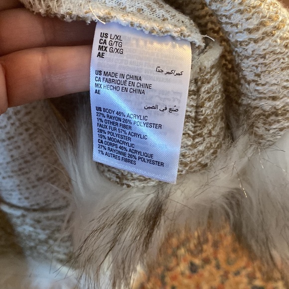 Poncho - Picture 4 of 4